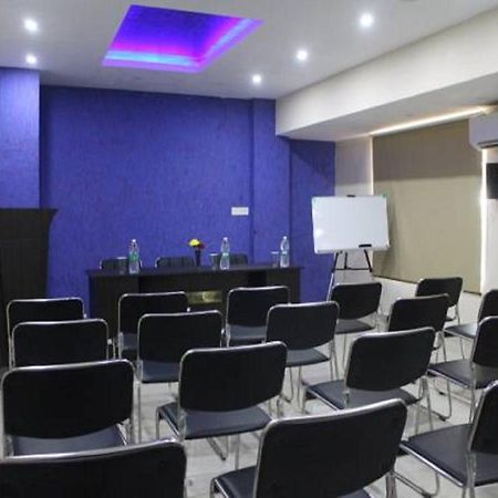 Sm Regency Kochi Esterno foto