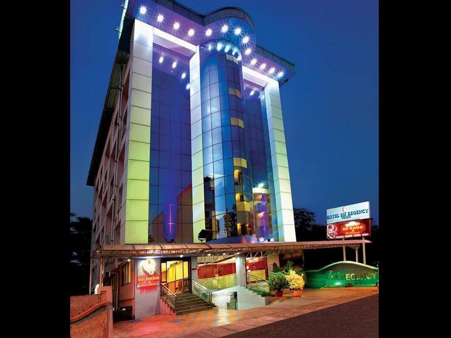 Sm Regency Kochi Esterno foto